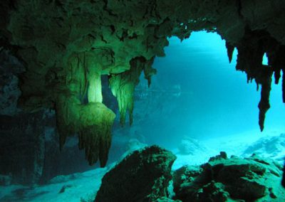 Underwater-Caves-of-El-Jacinto-Pat